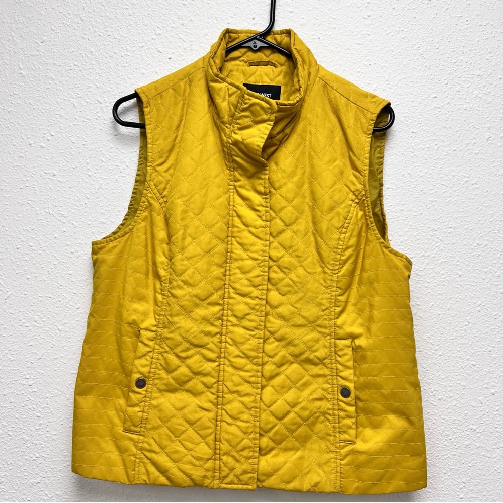 Nine West quilted vest in green/yellow color size large